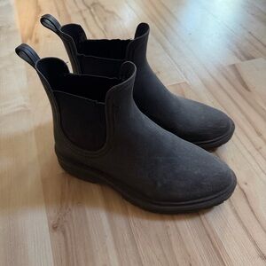 Black Chelsea Rain Boots